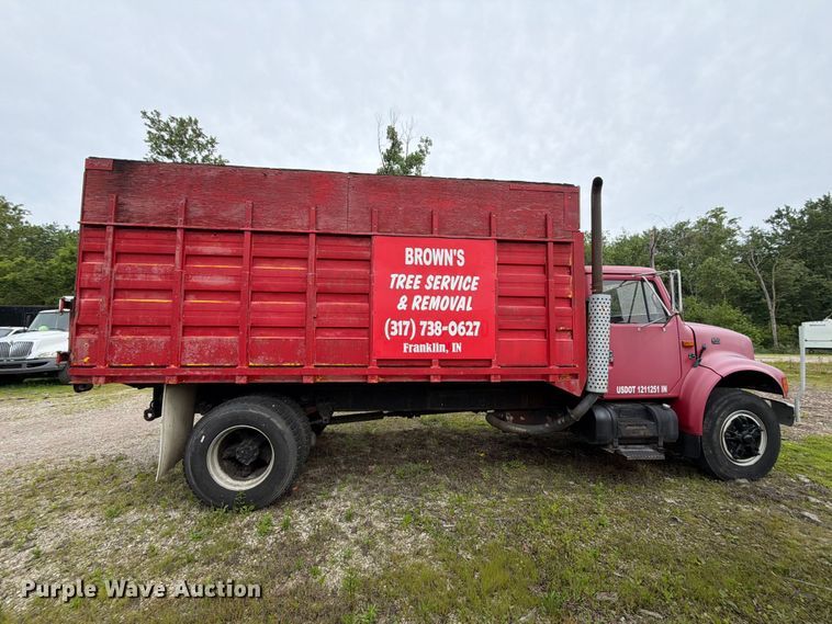 image for item FB8173 1995 International 4700 chipper truck