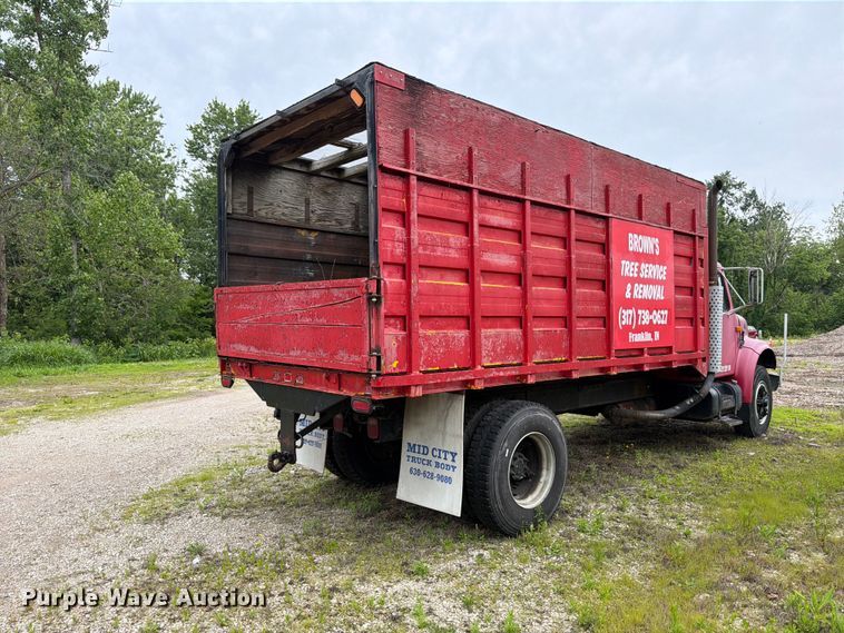 image for item FB8173 1995 International 4700 chipper truck