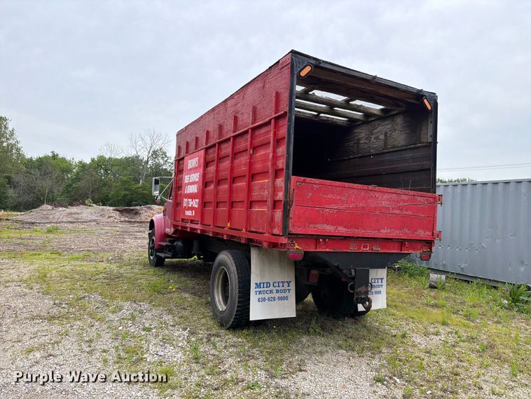 image for item FB8173 1995 International 4700 chipper truck