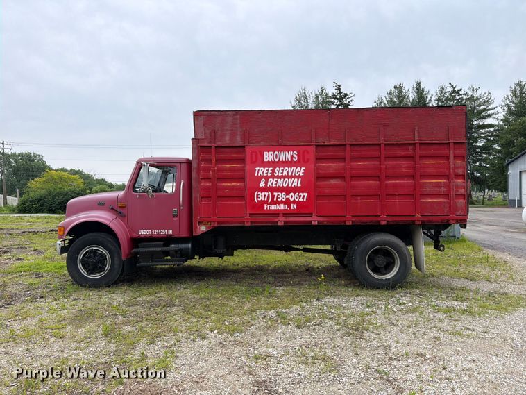 image for item FB8173 1995 International 4700 chipper truck