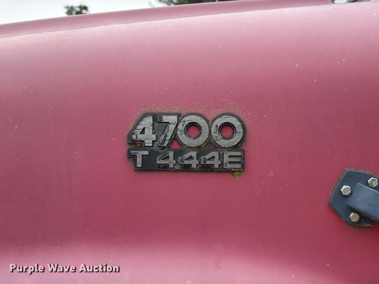 image for item FB8173 1995 International 4700 chipper truck