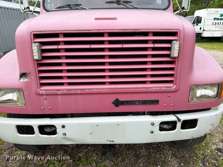 image for item FB8173 1995 International 4700 chipper truck