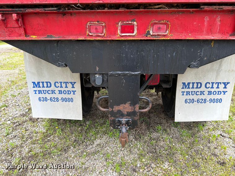 image for item FB8173 1995 International 4700 chipper truck