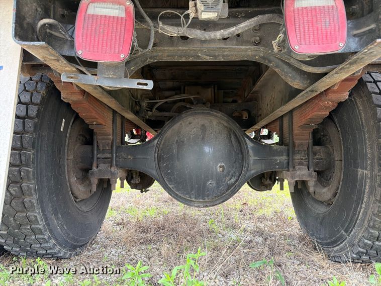 image for item FB8173 1995 International 4700 chipper truck