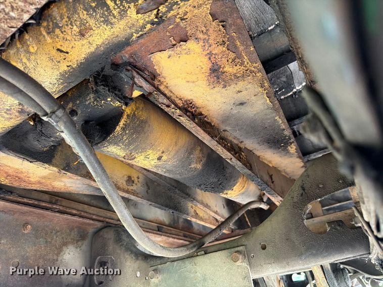 image for item FB8173 1995 International 4700 chipper truck