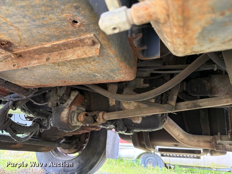 image for item FB8173 1995 International 4700 chipper truck