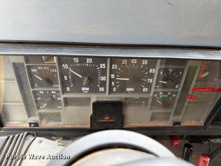 image for item FB8173 1995 International 4700 chipper truck