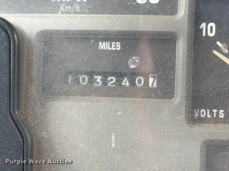 image for item FB8173 1995 International 4700 chipper truck