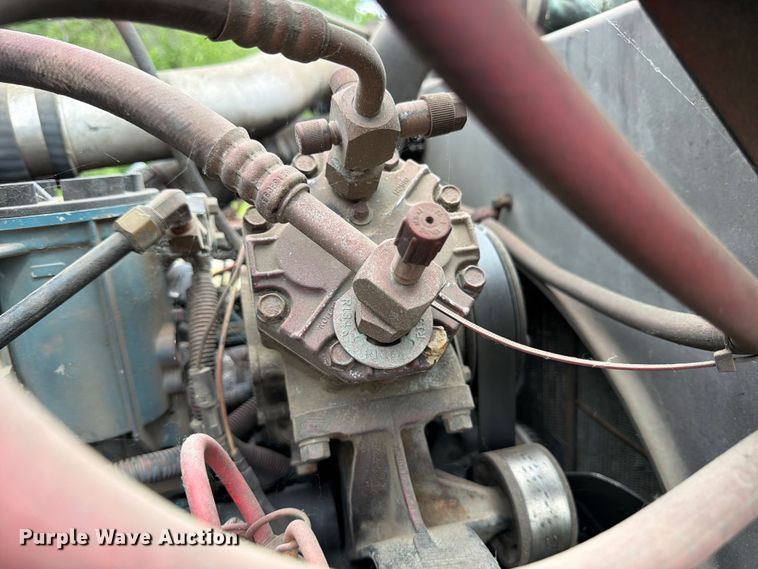 image for item FB8173 1995 International 4700 chipper truck