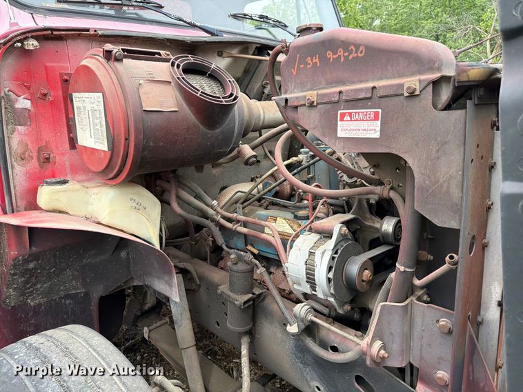 image for item FB8173 1995 International 4700 chipper truck