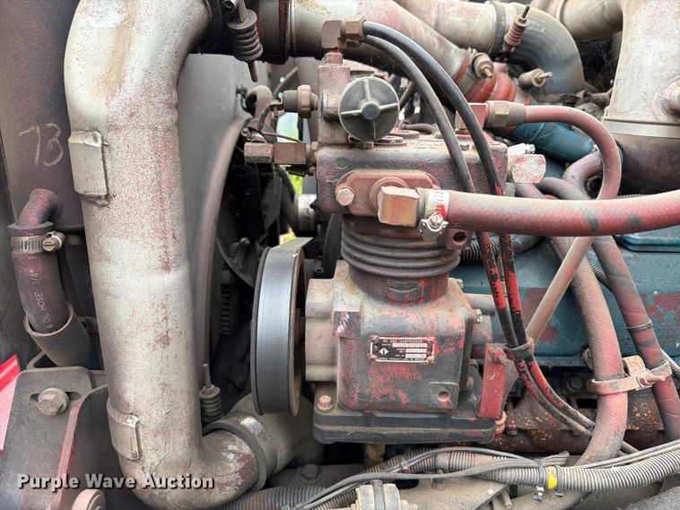 image for item FB8173 1995 International 4700 chipper truck