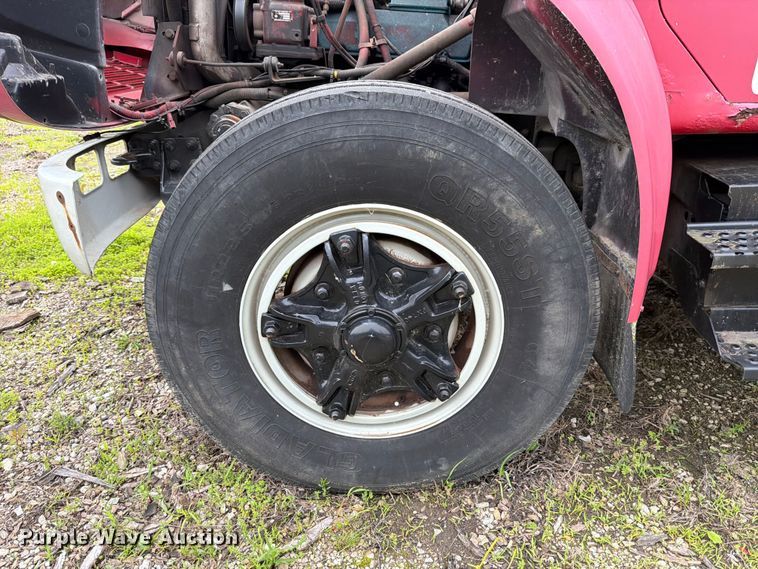 image for item FB8173 1995 International 4700 chipper truck