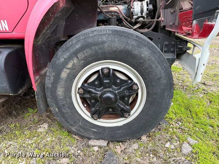 image for item FB8173 1995 International 4700 chipper truck