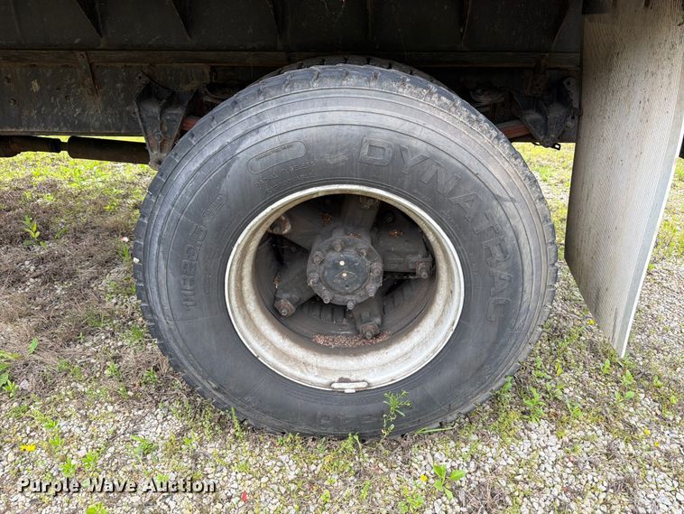 image for item FB8173 1995 International 4700 chipper truck