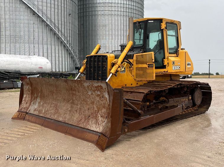 image for item FC1639 2001 John Deere 850C LGP dozer