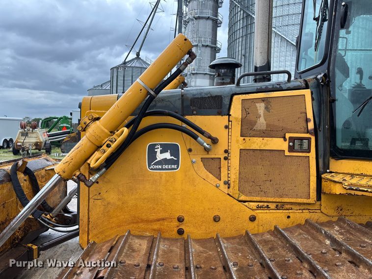 image for item FC1639 2001 John Deere 850C LGP dozer