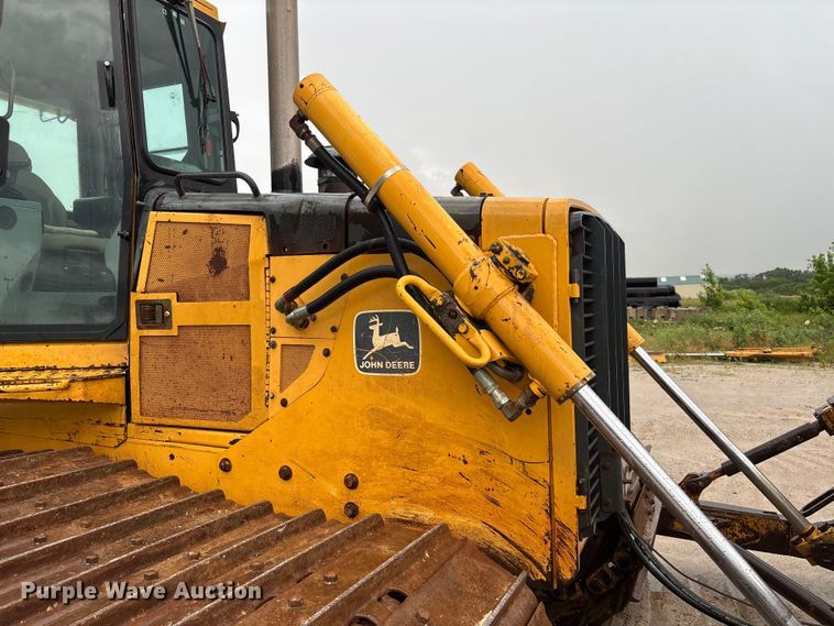 image for item FC1639 2001 John Deere 850C LGP dozer