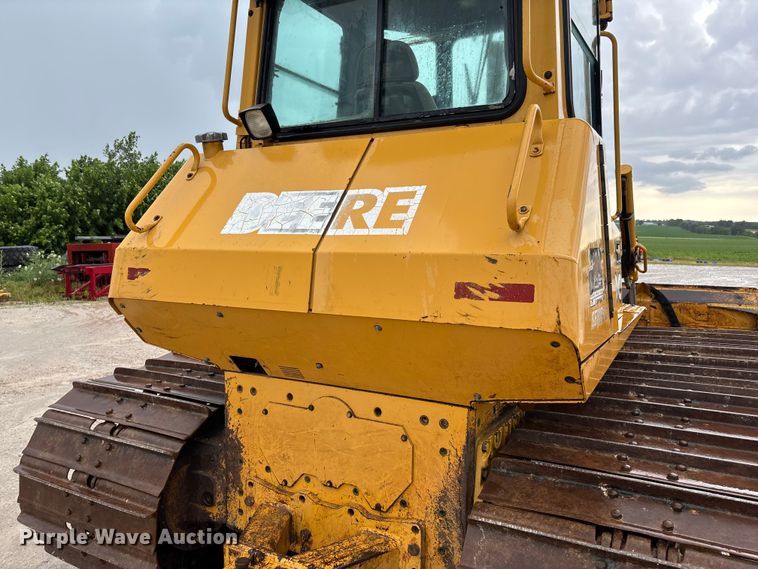 image for item FC1639 2001 John Deere 850C LGP dozer