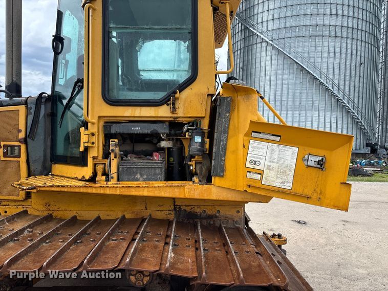 image for item FC1639 2001 John Deere 850C LGP dozer