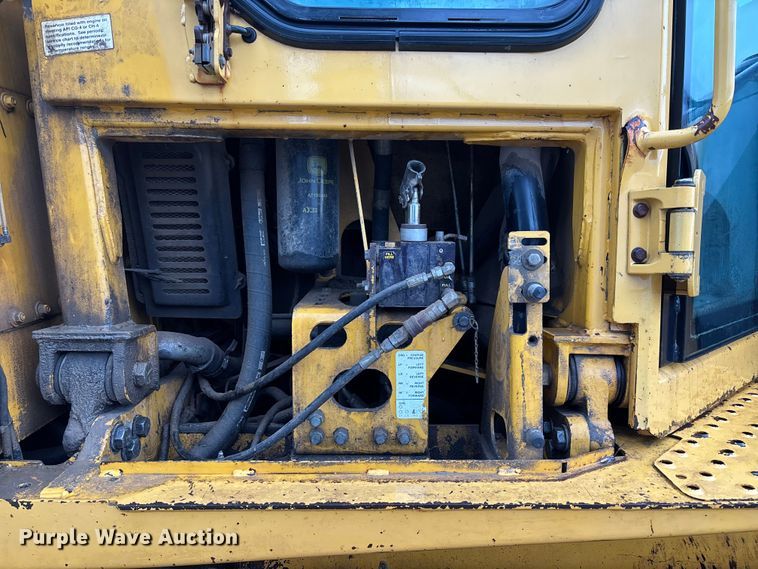 image for item FC1639 2001 John Deere 850C LGP dozer