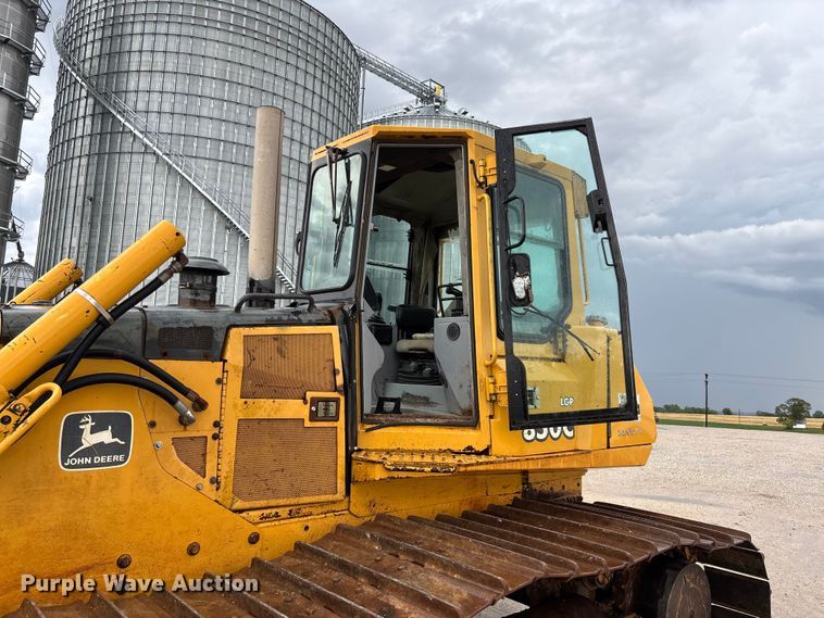 image for item FC1639 2001 John Deere 850C LGP dozer