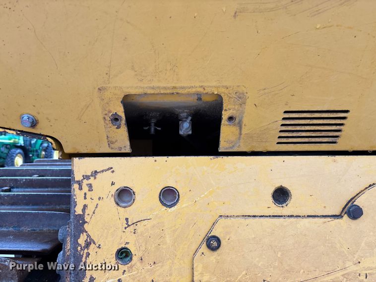 image for item FC1639 2001 John Deere 850C LGP dozer