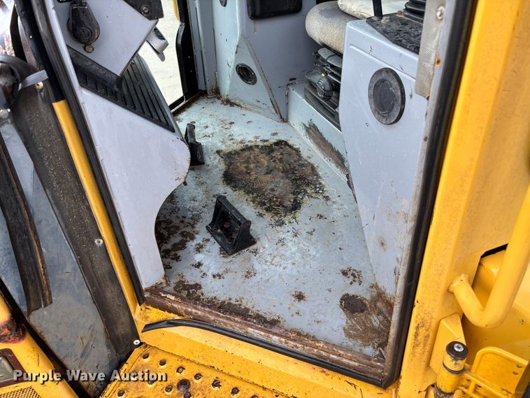 image for item FC1639 2001 John Deere 850C LGP dozer