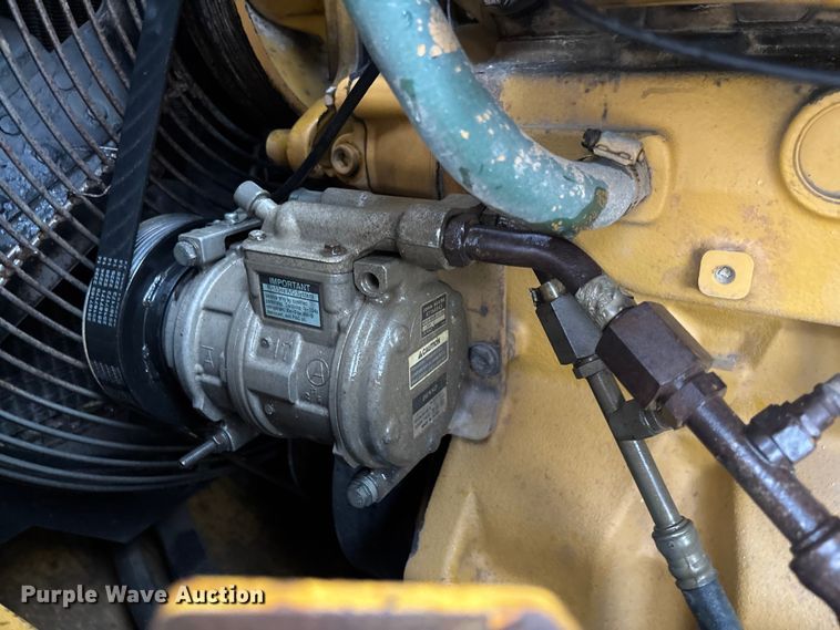 image for item FC1639 2001 John Deere 850C LGP dozer
