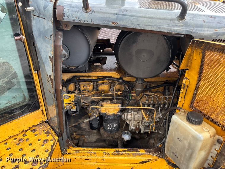 image for item FC1639 2001 John Deere 850C LGP dozer