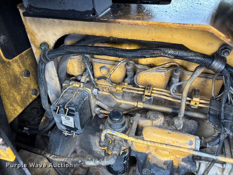 image for item FC1639 2001 John Deere 850C LGP dozer