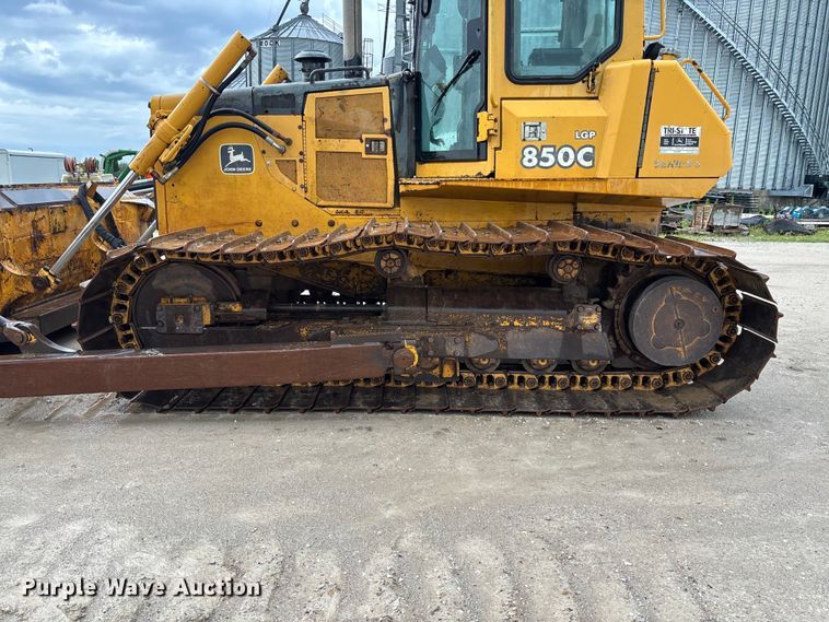 image for item FC1639 2001 John Deere 850C LGP dozer