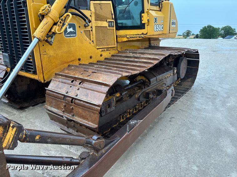 image for item FC1639 2001 John Deere 850C LGP dozer