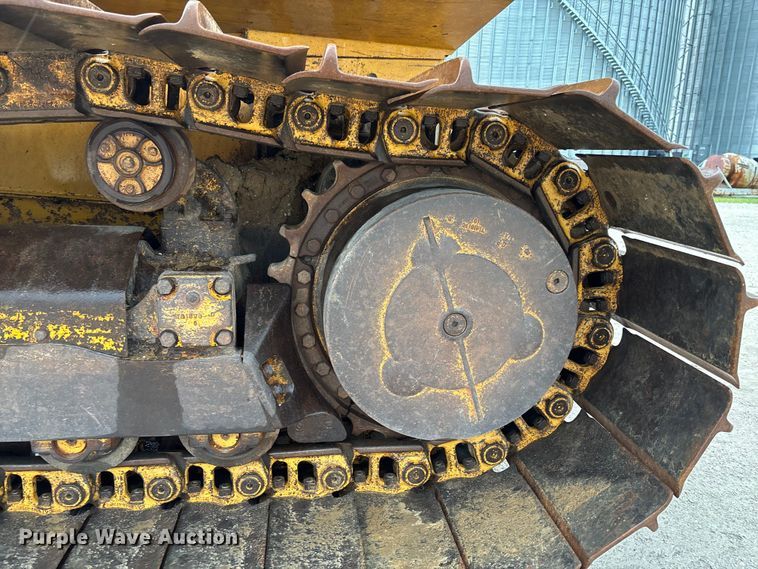 image for item FC1639 2001 John Deere 850C LGP dozer