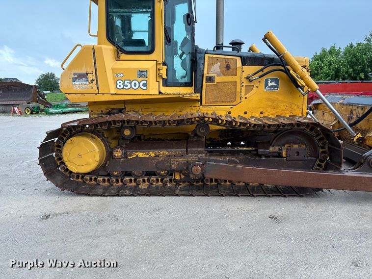 image for item FC1639 2001 John Deere 850C LGP dozer