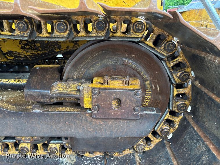image for item FC1639 2001 John Deere 850C LGP dozer