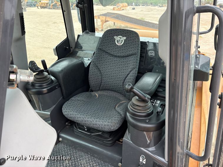 image for item FC2334 2018 Case 1150M LT dozer