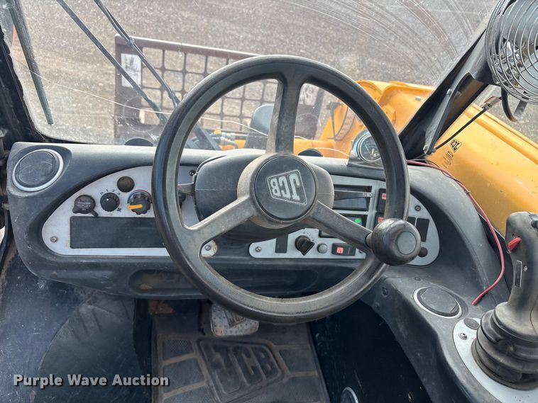 image for item FC2378 2010 JCB Loadall 527-55 4WS telehandler