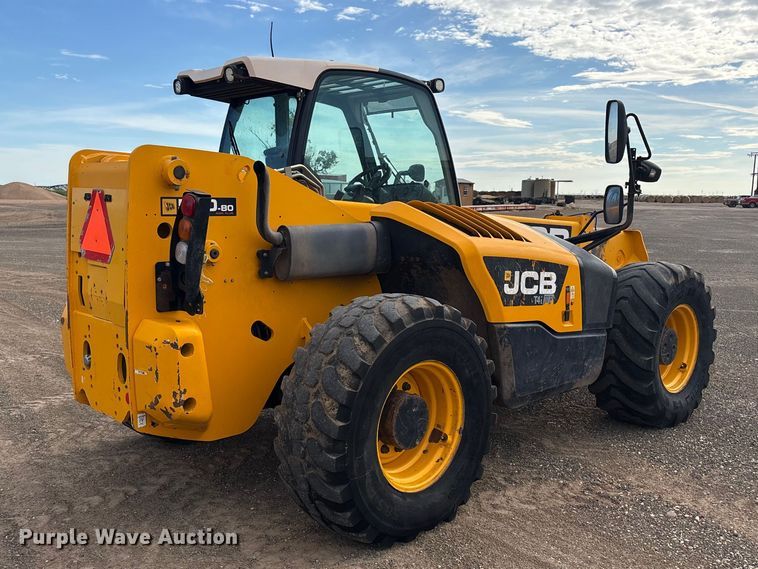 image for item FC2379 2014 JCB Loadall 550-80 telehandler
