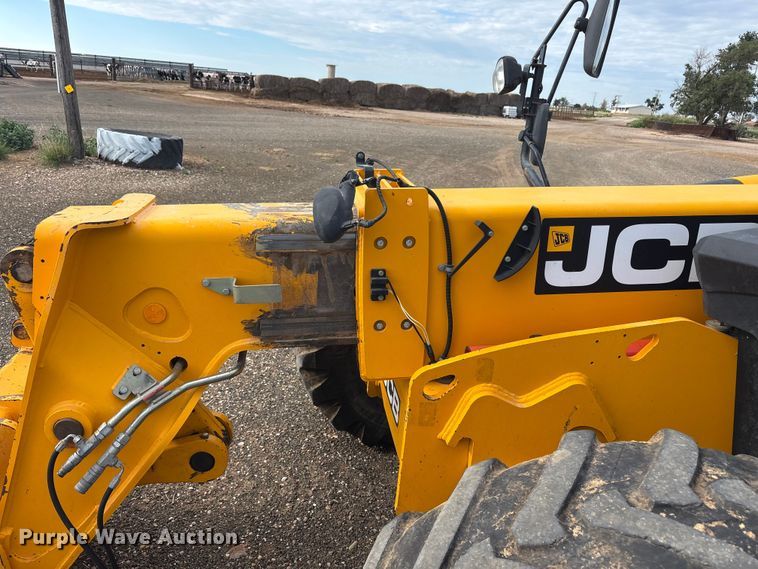 image for item FC2379 2014 JCB Loadall 550-80 telehandler