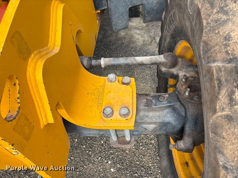 image for item FC2379 2014 JCB Loadall 550-80 telehandler