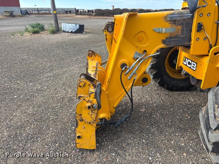 image for item FC2379 2014 JCB Loadall 550-80 telehandler