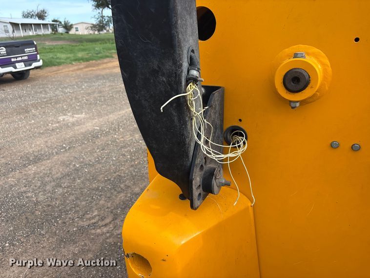 image for item FC2379 2014 JCB Loadall 550-80 telehandler