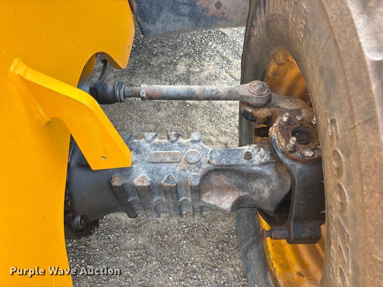 image for item FC2379 2014 JCB Loadall 550-80 telehandler