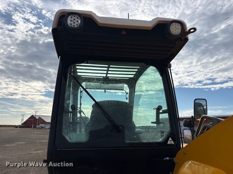 image for item FC2379 2014 JCB Loadall 550-80 telehandler