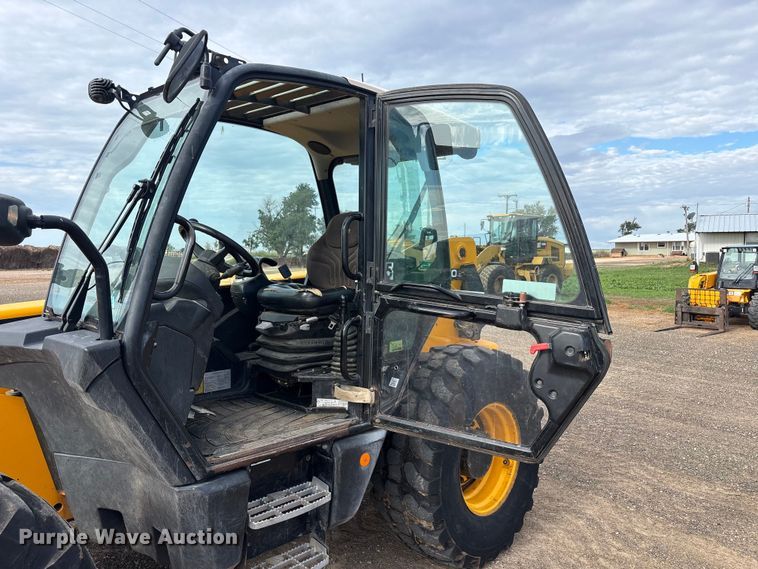 image for item FC2379 2014 JCB Loadall 550-80 telehandler