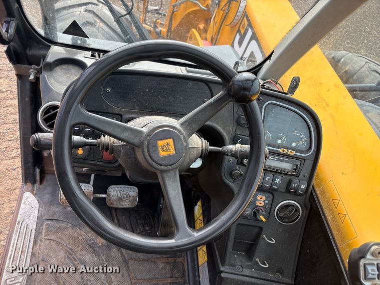 image for item FC2379 2014 JCB Loadall 550-80 telehandler