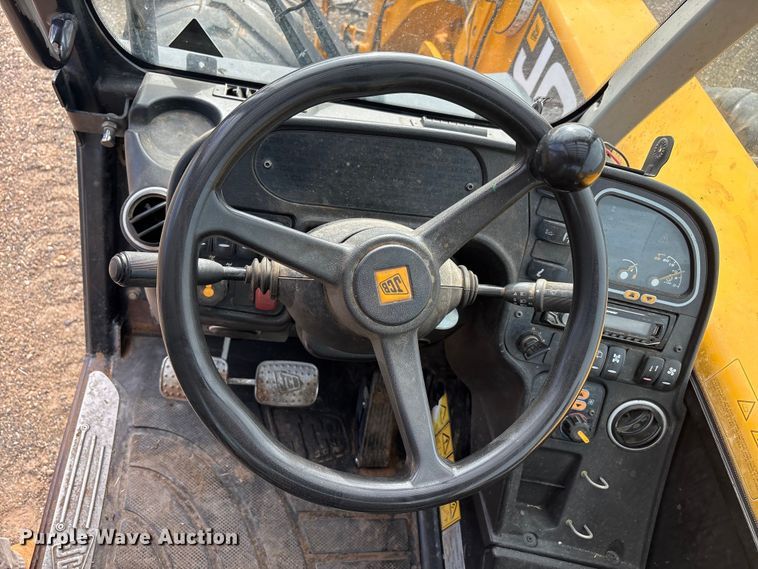 image for item FC2379 2014 JCB Loadall 550-80 telehandler
