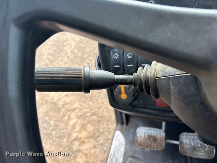 image for item FC2379 2014 JCB Loadall 550-80 telehandler