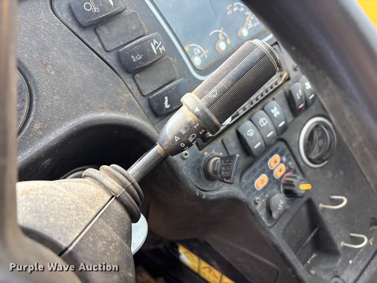 image for item FC2379 2014 JCB Loadall 550-80 telehandler