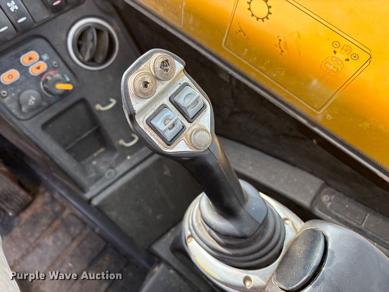 image for item FC2379 2014 JCB Loadall 550-80 telehandler